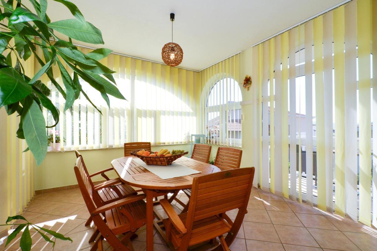 Apartment Una Seget Vranjica Bagian luar foto