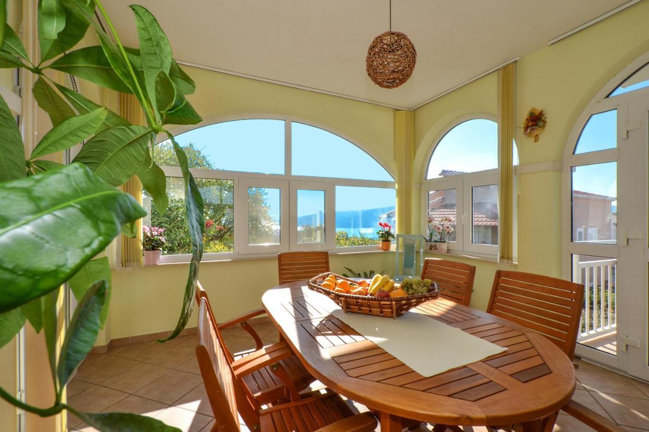 Apartment Una Seget Vranjica Bagian luar foto