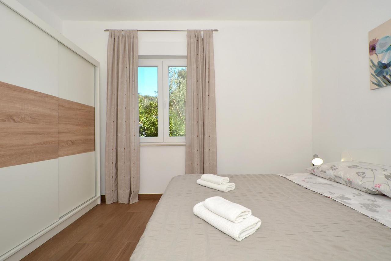 Apartment Una Seget Vranjica Bagian luar foto