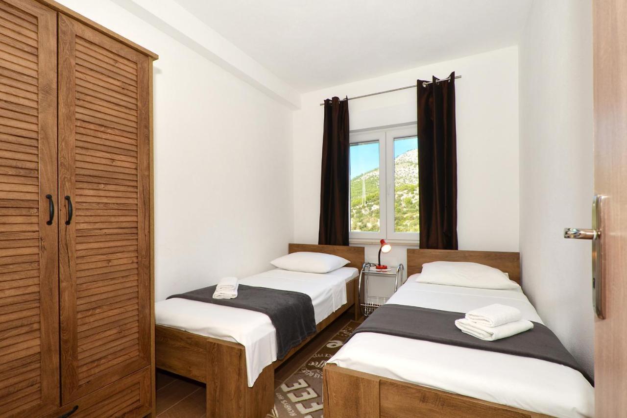 Apartment Una Seget Vranjica Bagian luar foto