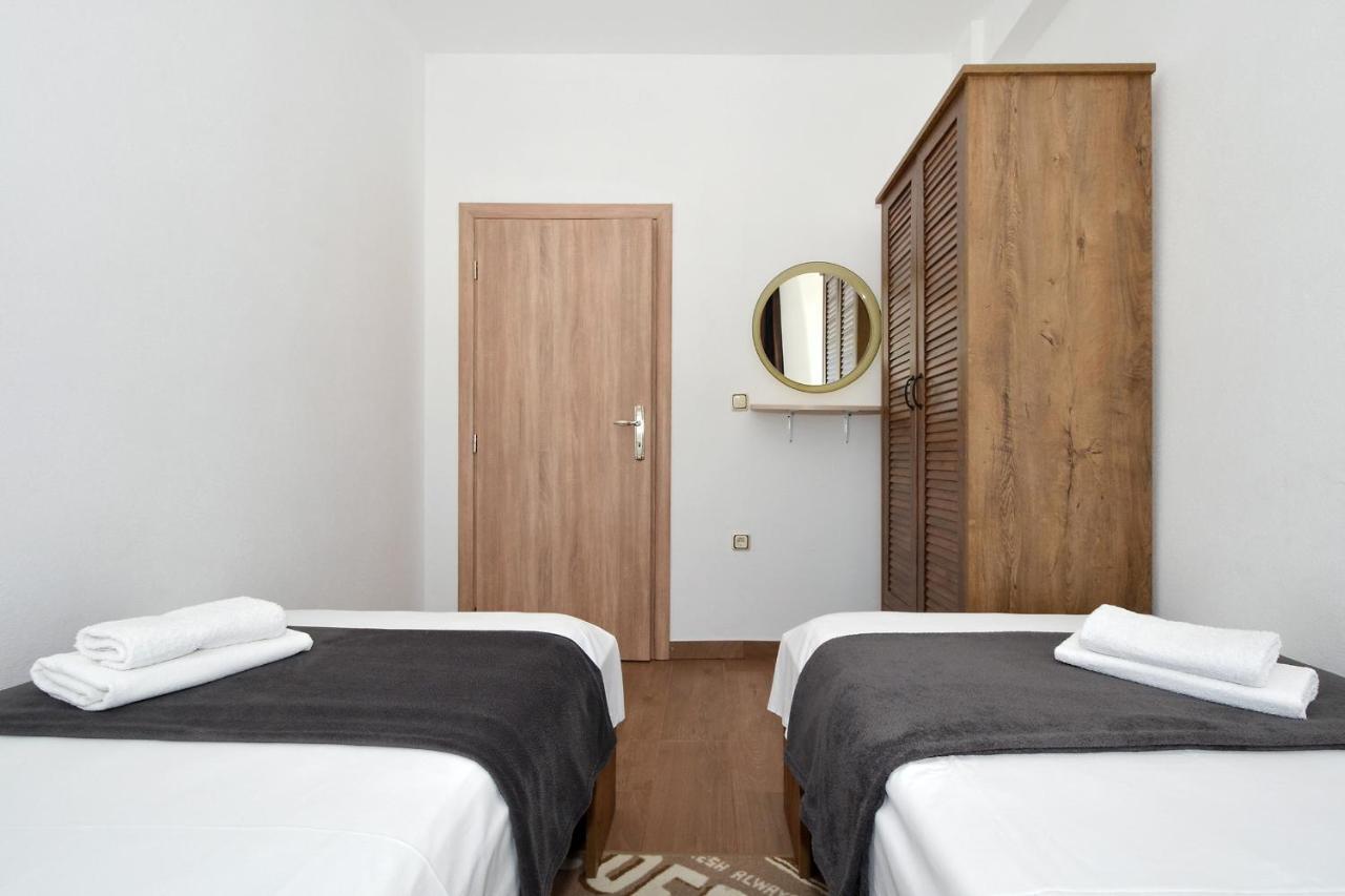 Apartment Una Seget Vranjica Bagian luar foto