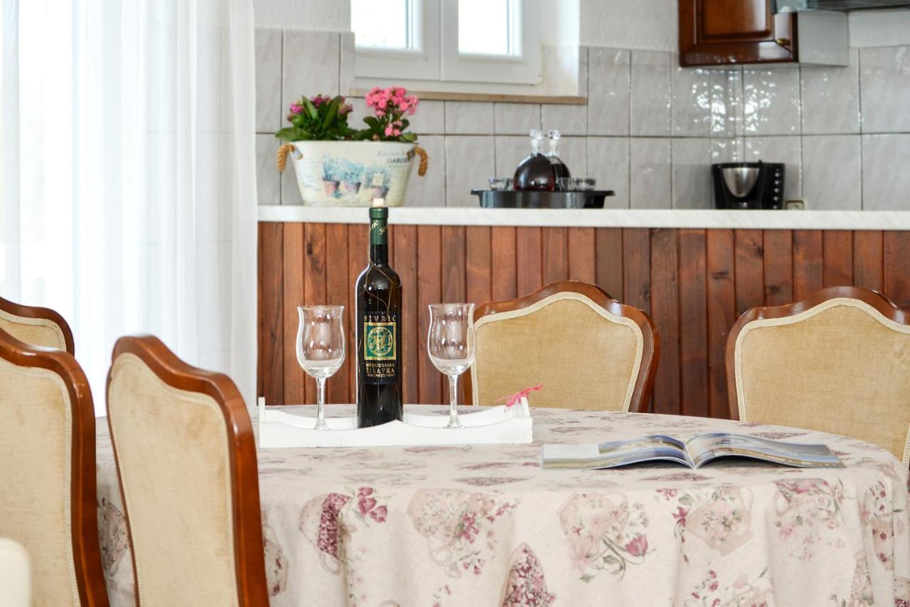 Apartment Una Seget Vranjica Bagian luar foto