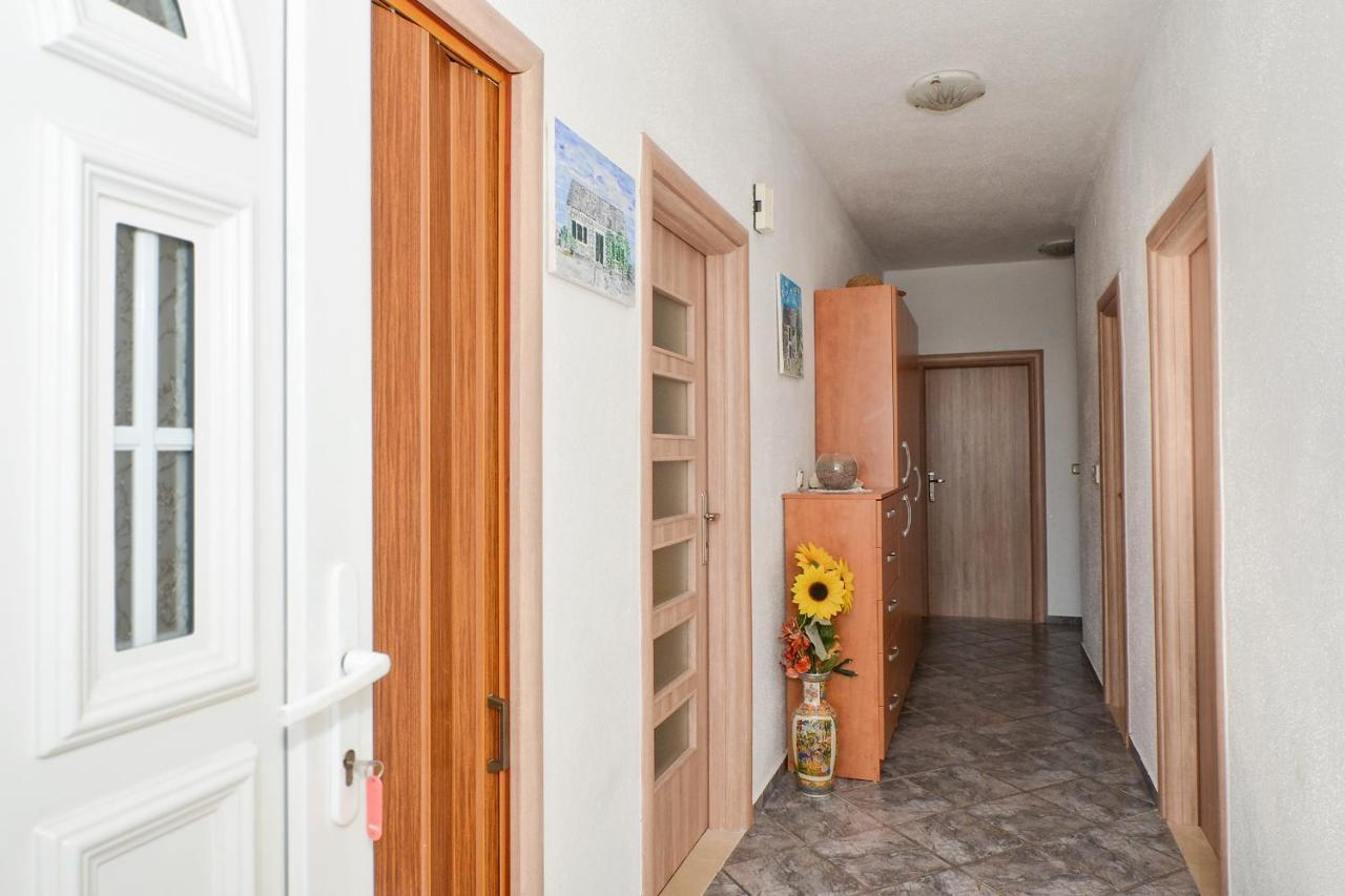Apartment Una Seget Vranjica Bagian luar foto