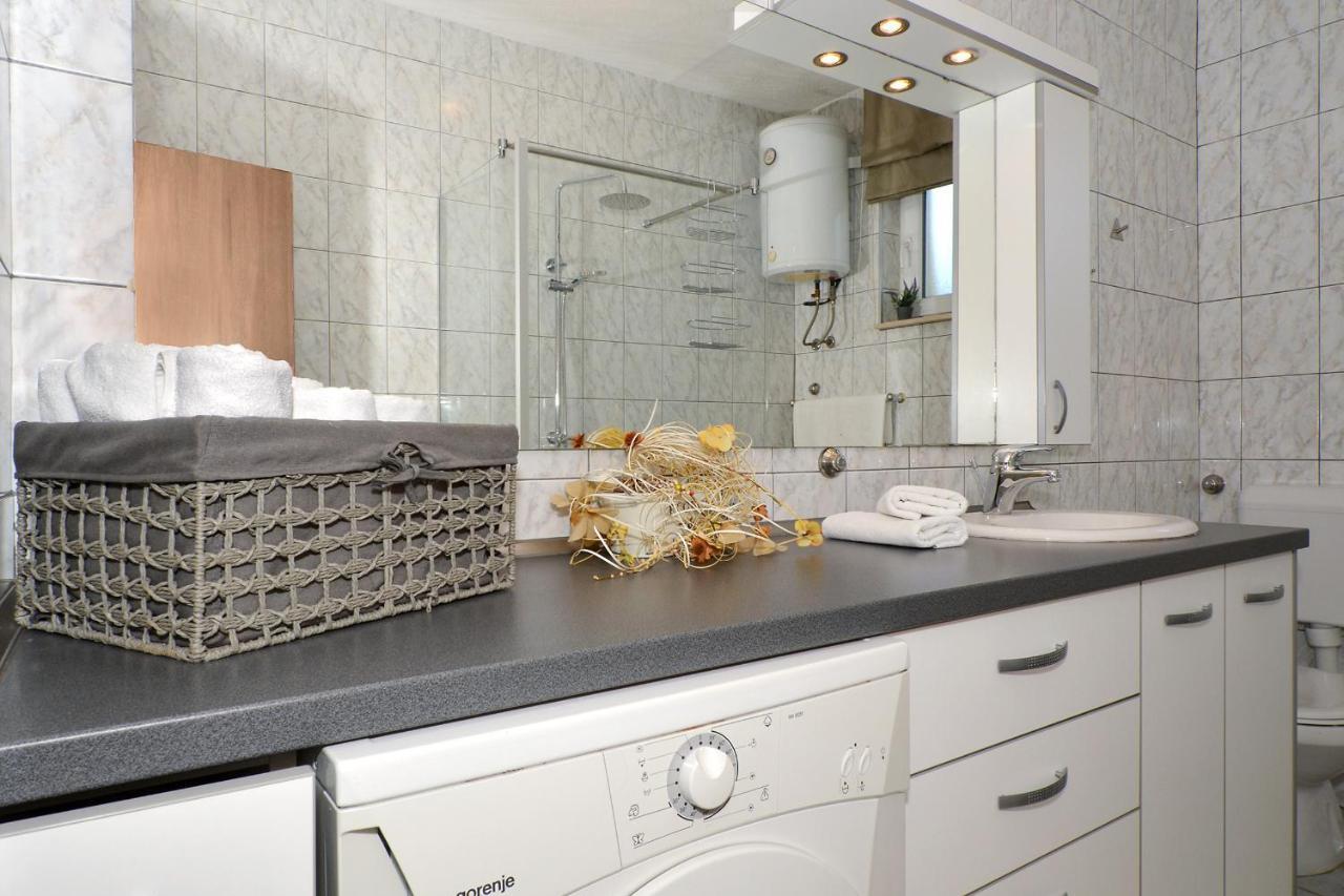 Apartment Una Seget Vranjica Bagian luar foto