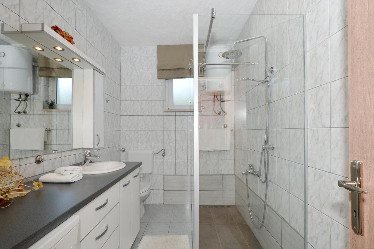 Apartment Una Seget Vranjica Bagian luar foto